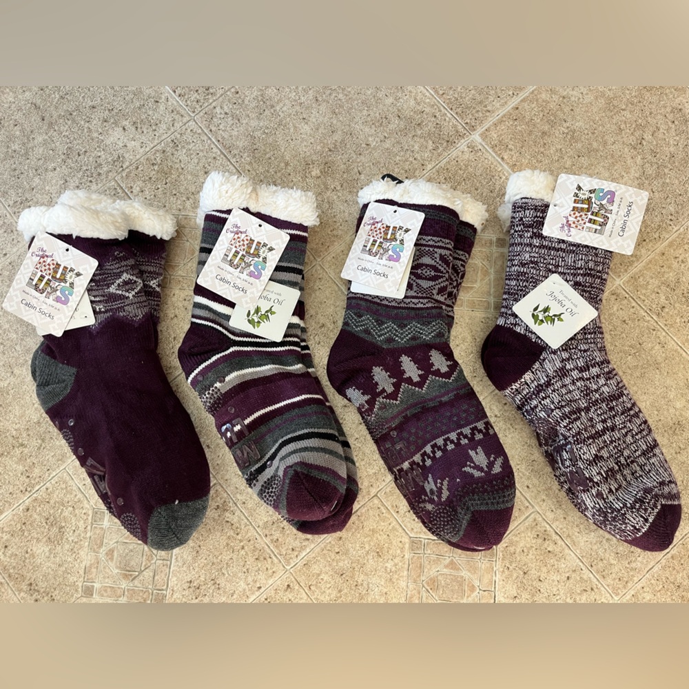 Muk Luks Set of 4 Fleece-Lined Cabin Socks - Purple and Gray NWT